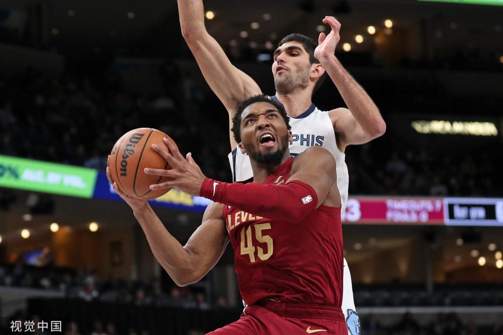 聚光灯下 聚光灯下