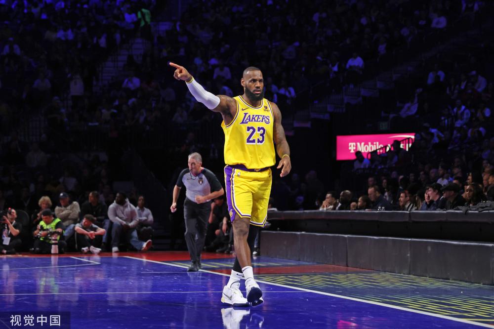 在游泳池的 在游泳池的