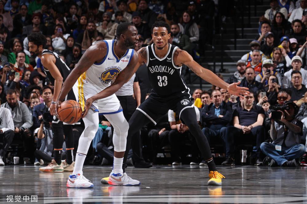 展现出了惊 展现出了惊